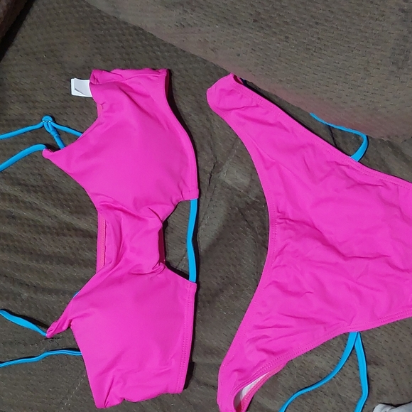 Bikini - Picture 7 of 7